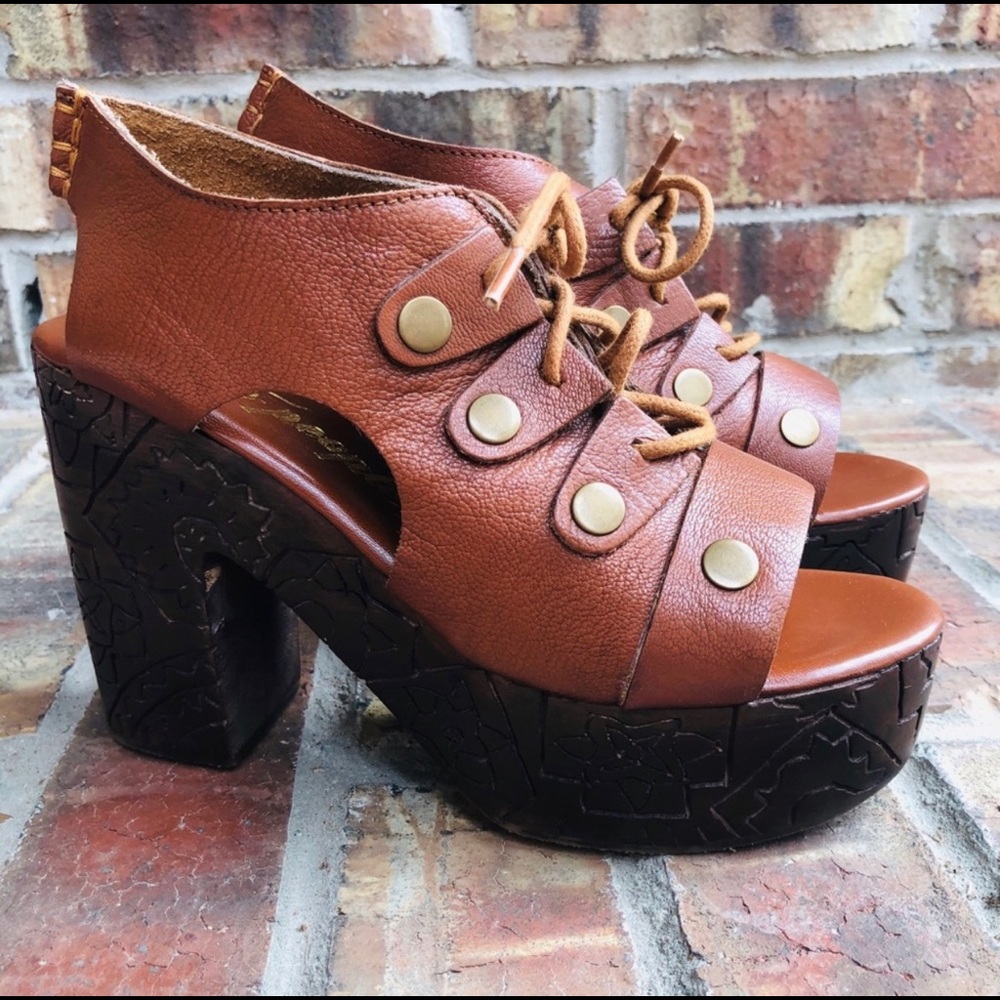 Free People Farrah Platform Heeled Clogs in Whiskey - Picture 3 of 11